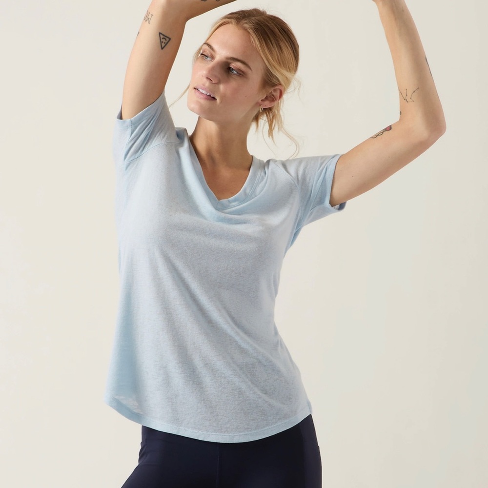 Athleta | Breezy Scoop V-Neck Tee